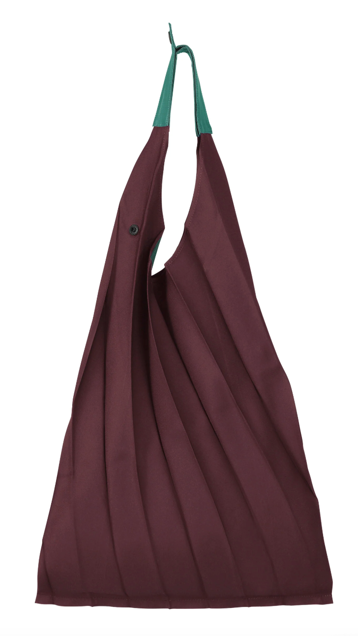 ISSEY MIYAKE Guru Guru Tote Bag BORDEAUX No.84 / ONE SIZE LA68AG455