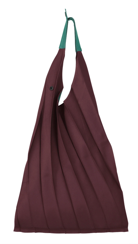 ISSEY MIYAKE Guru Guru Tote Bag Bordeaux / OS LA68AG455
